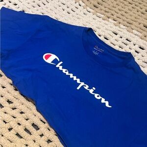 Navy blue Champion cropped tee
dm me with any questions :)
#champion #croppedtee